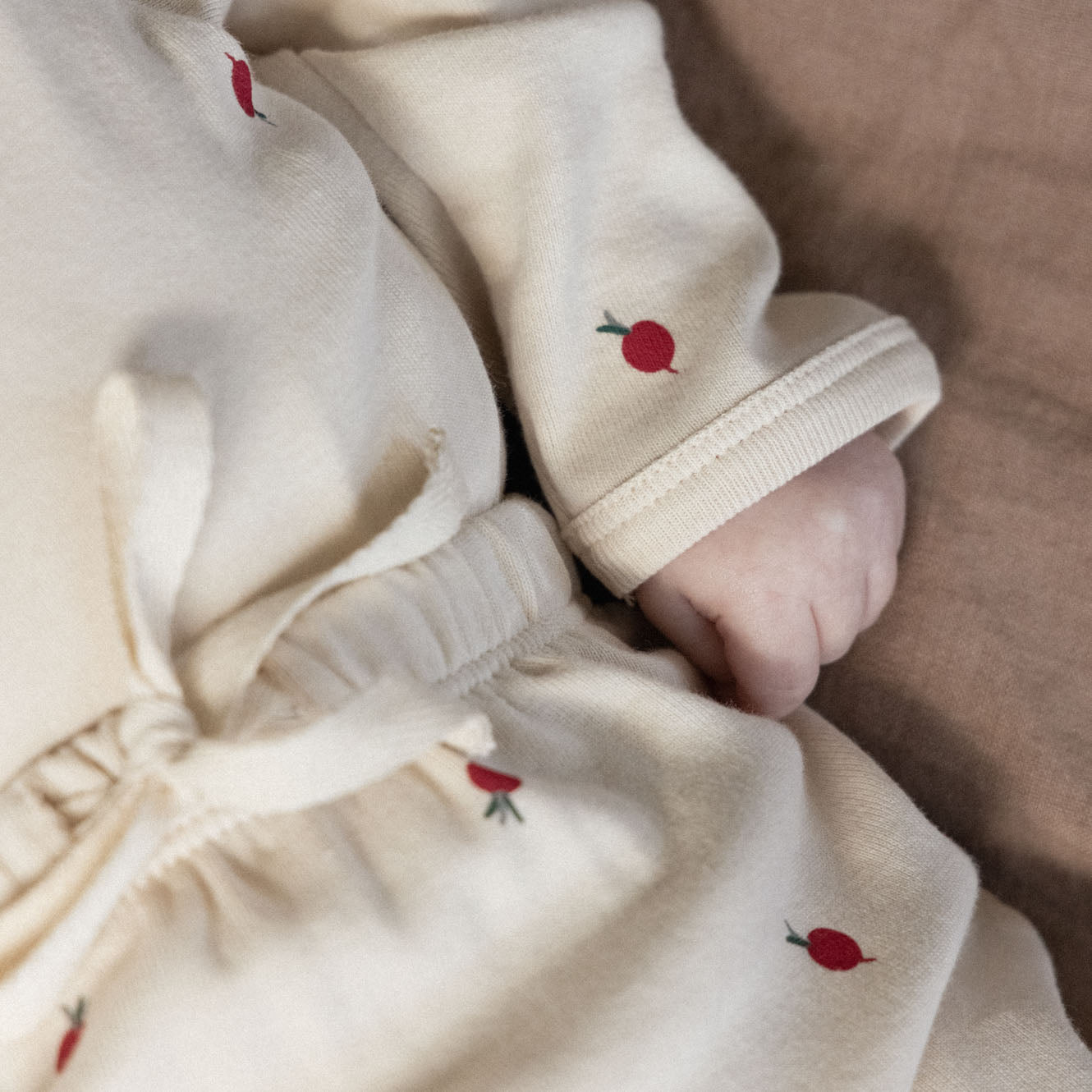 FOOTED ROMPERS | Radish Print-Extra Img - 1