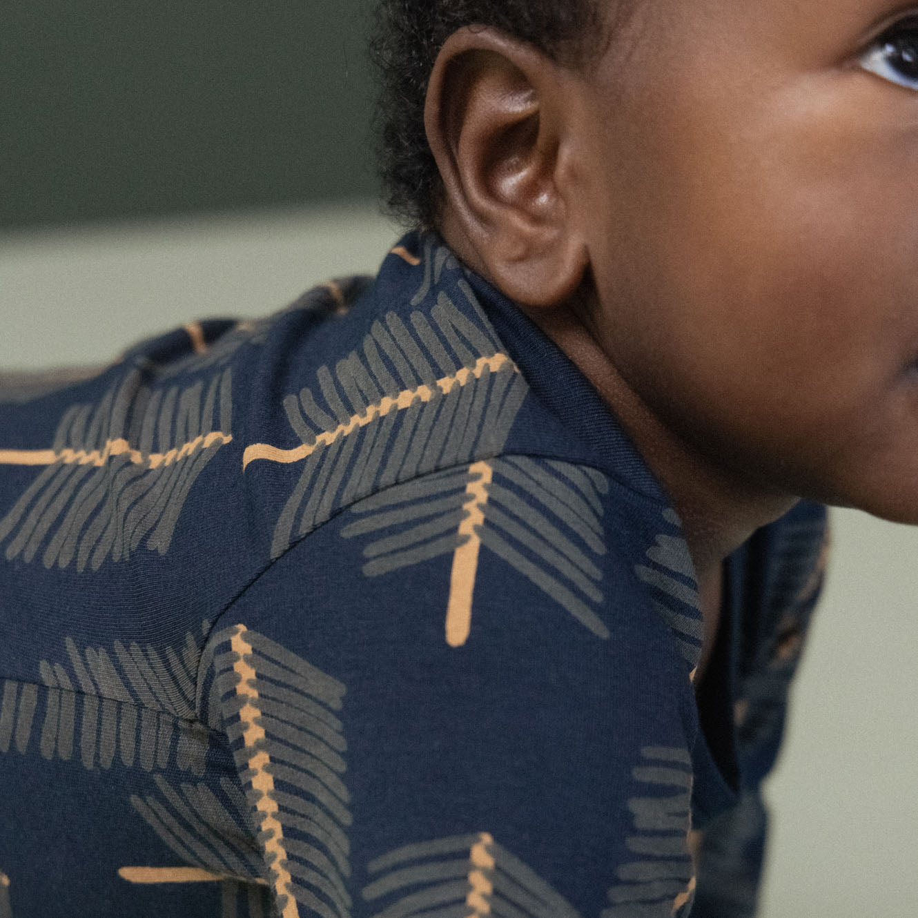 STRETCH JERSEY L/S BODYSUIT | Bramblewood Print-Extra Img - 2